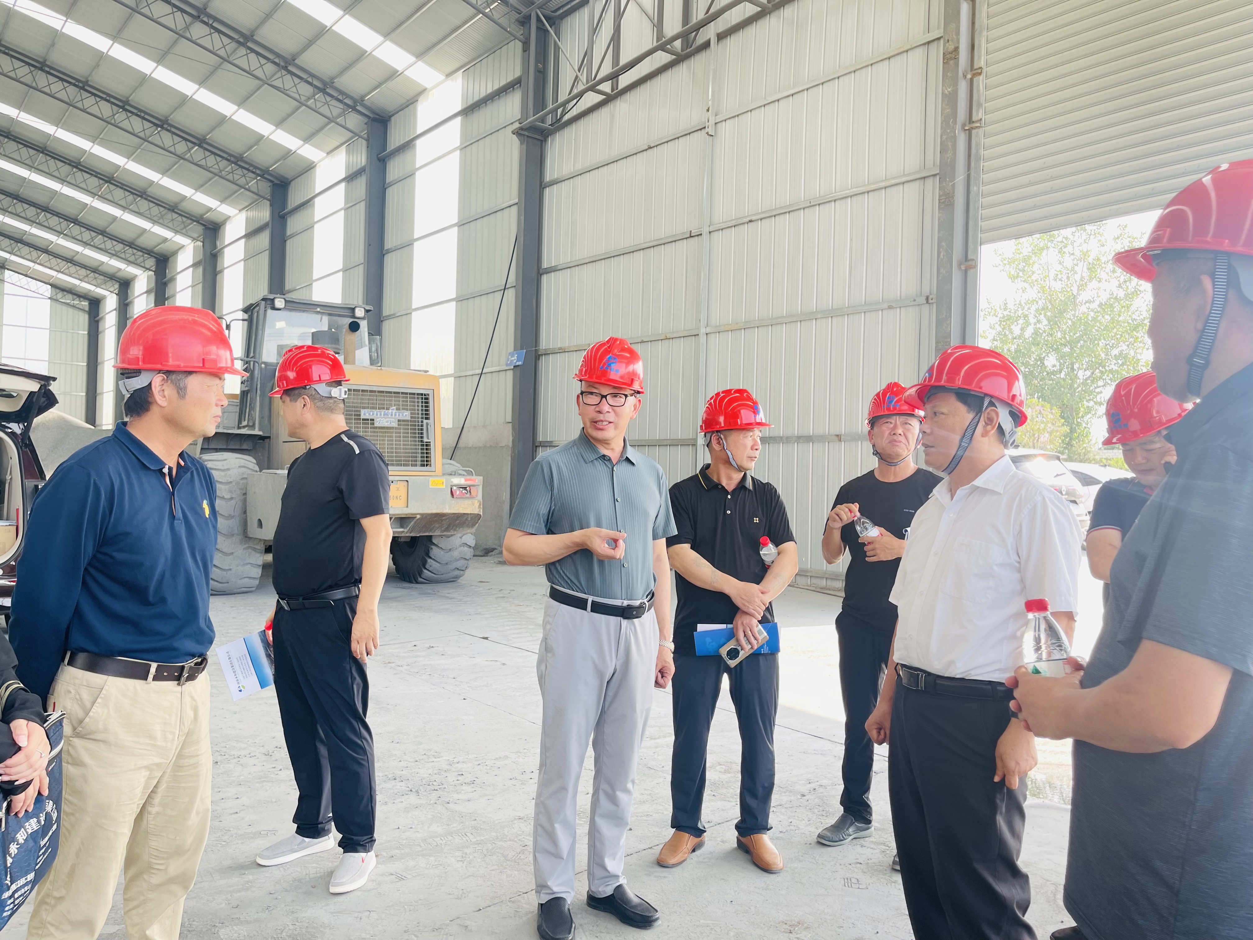 信阳市公路事业发展中心、信阳市公路局、107国道建设工程指挥部、中国中冶信阳项目部等单位莅临河南永和建设集团检查指导工作