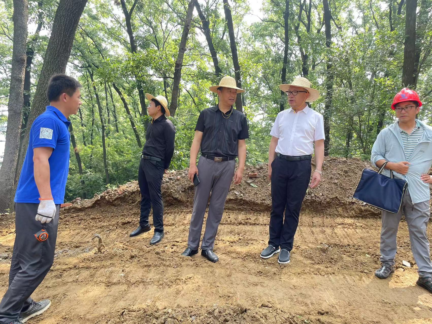 炎炎夏日丨集团公司董事长孔德稳深入南湾湖鸟岛项目检查指导工作