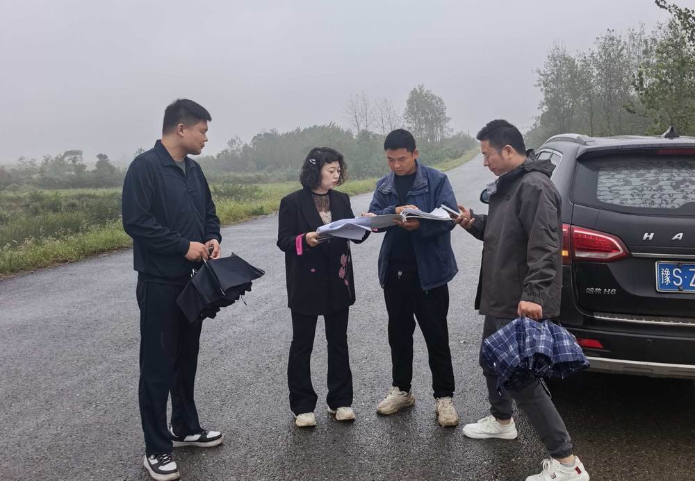 常务副总经理陈丹一行沐雨赴项目一线压实管理责任