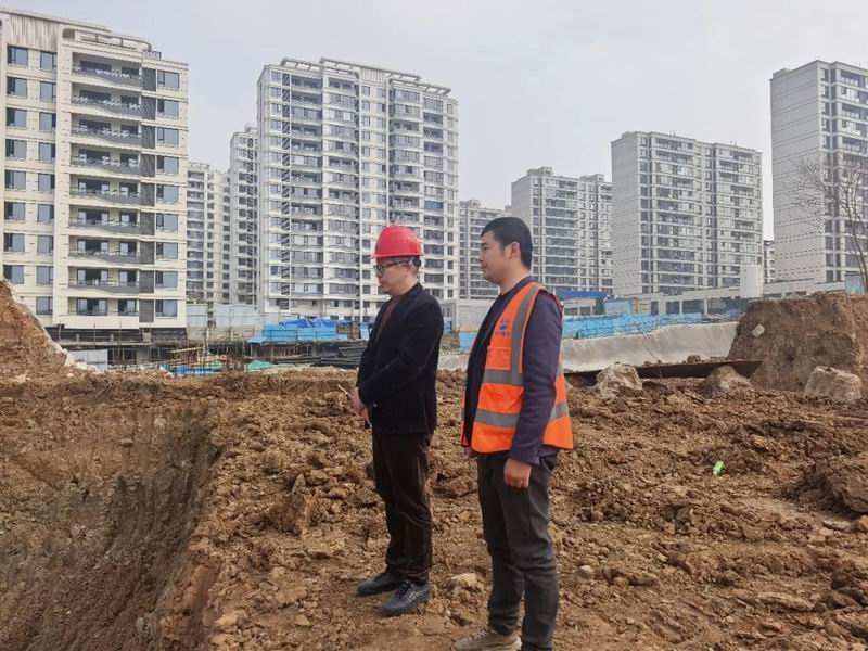 羊山里F路节后施工忙 全力冲刺“开门红”——永和集团董事长现场指导，严把安全质量关